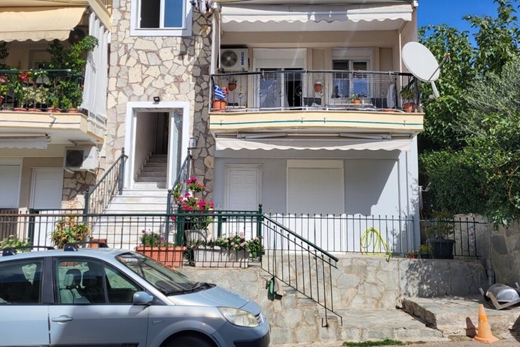 Realty photo 1