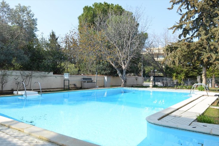 Realty photo 2