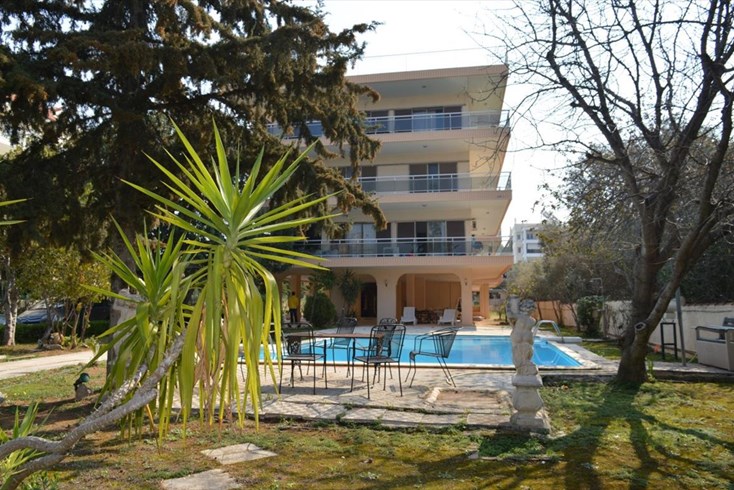 Realty photo 3