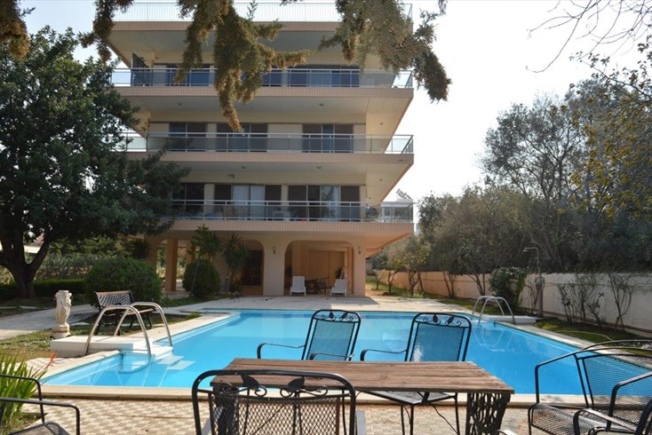 Realty photo 1