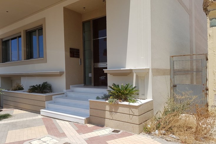 Realty photo 2