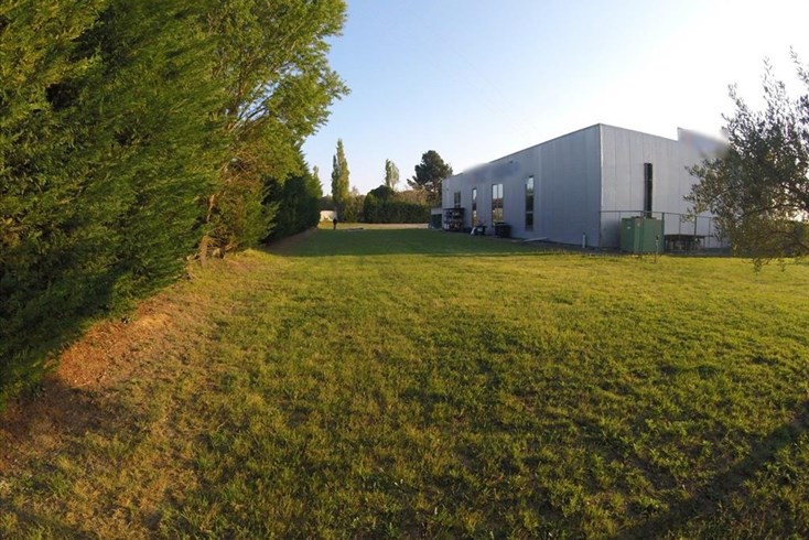 Realty photo 1