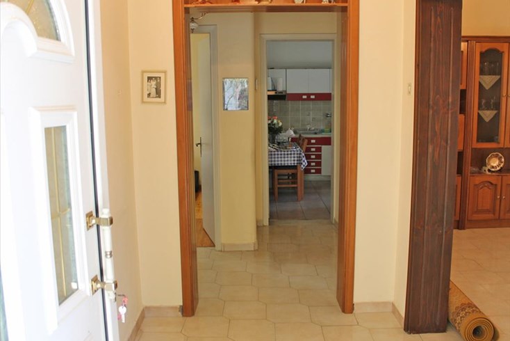 Realty photo 3