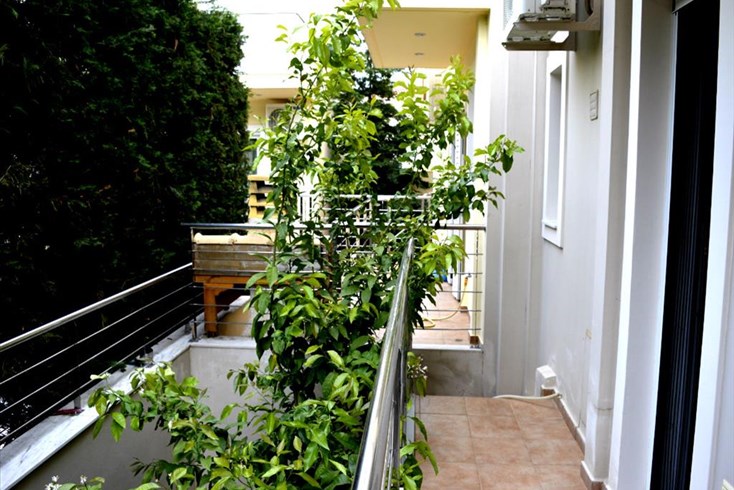 Realty photo 2