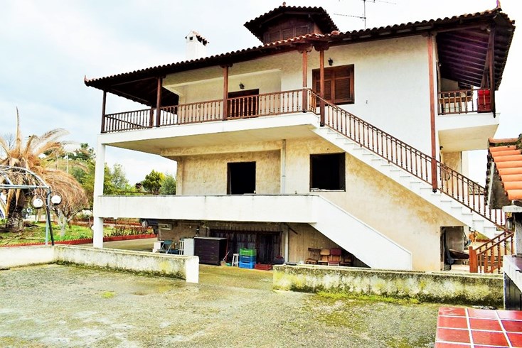Realty photo 1