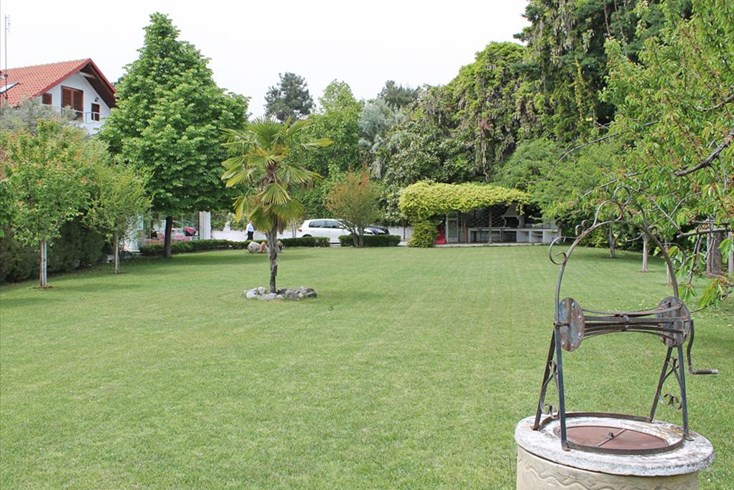 Realty photo 2