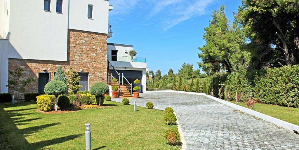 For Sale - Villa 340 m² in Kassandra, Chalkidiki
