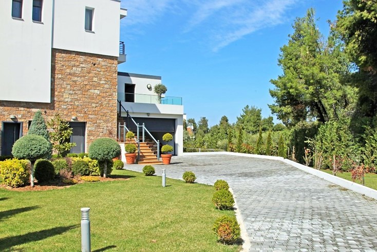 Realty photo 3