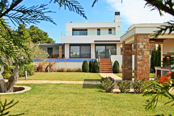 Realty photo 2