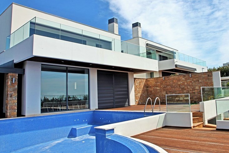 Realty photo 1
