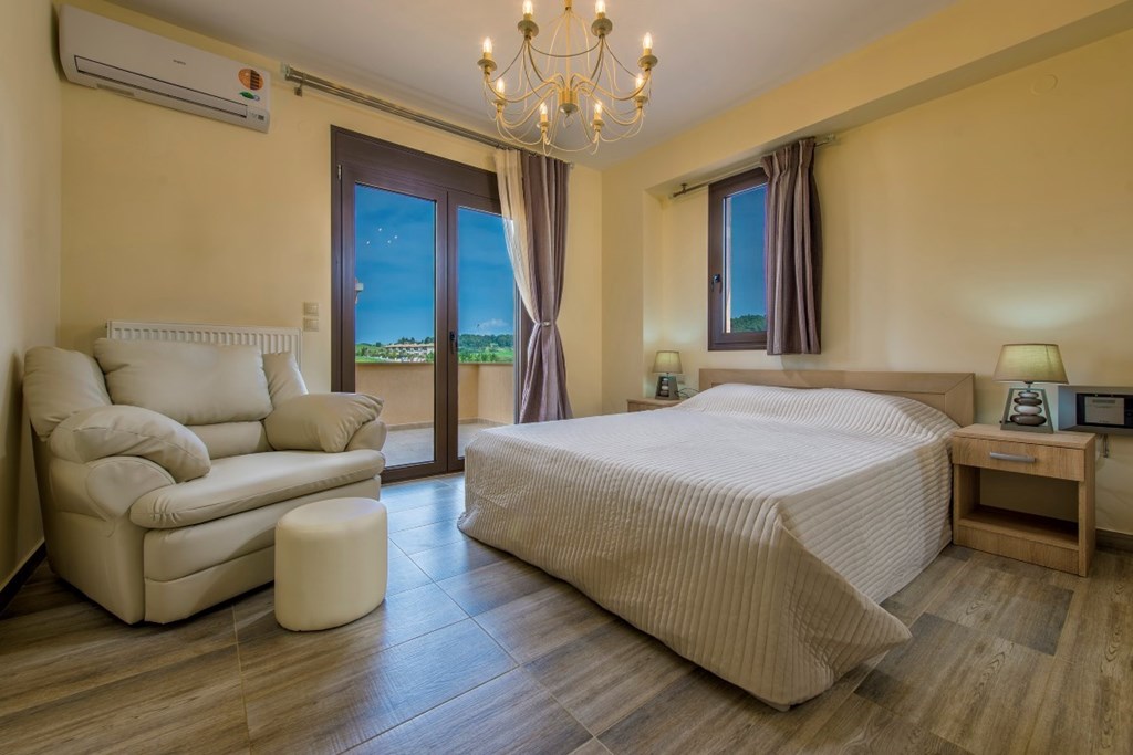 For Sale - Villa 260 m² in Kassandra, Chalkidiki