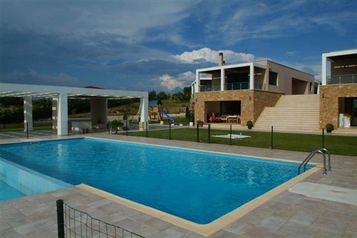 Realty photo 1