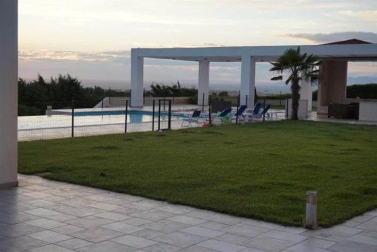 Realty photo 2