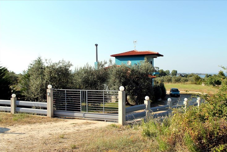 Realty photo 1