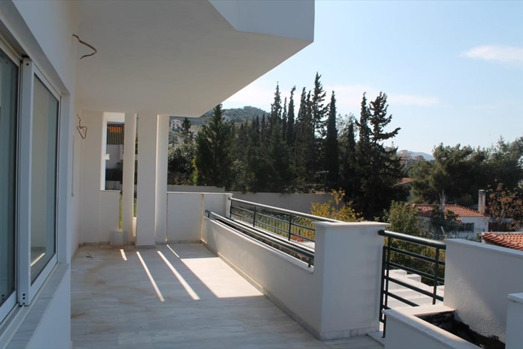 Realty photo 2