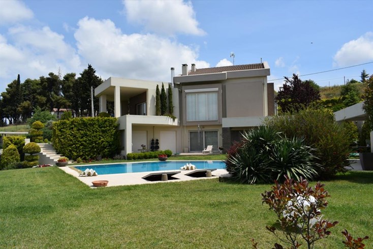 Realty photo 1
