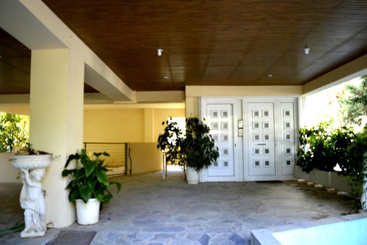 Realty photo 2
