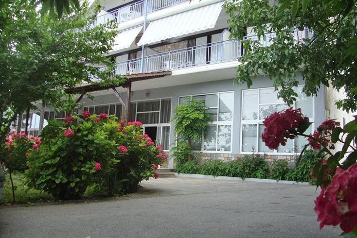 Realty photo 3