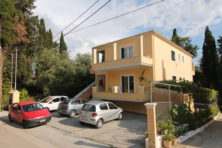Realty photo 1