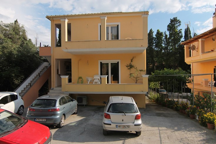 Realty photo 2