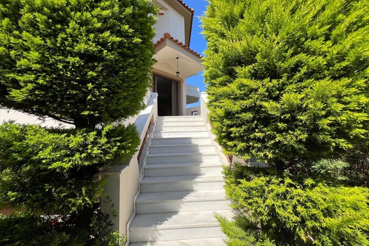 Realty photo 2
