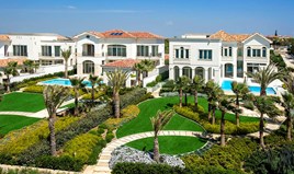 Willa 680 m² w Larnace
