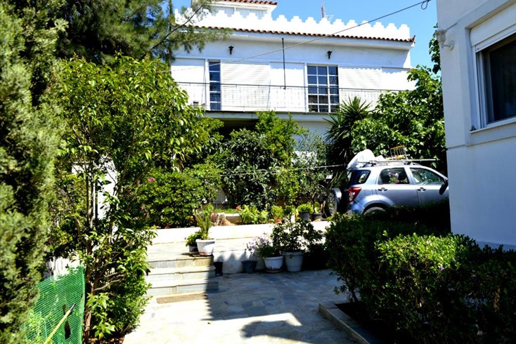 Realty photo 2