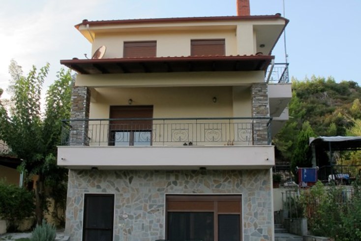 Realty photo 2