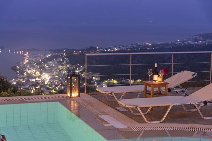 Realty photo 1