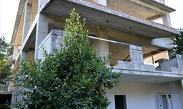 Kuća 400 m² na Atici