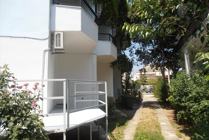 Realty photo 2