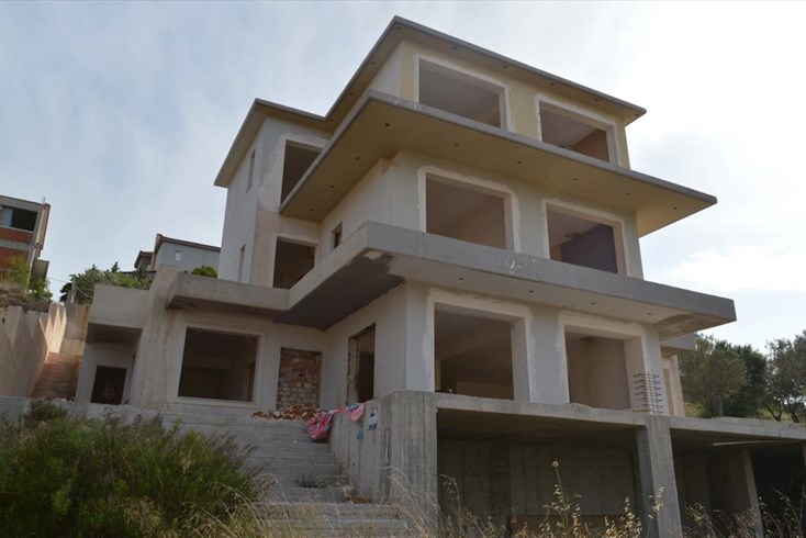 Realty photo 1
