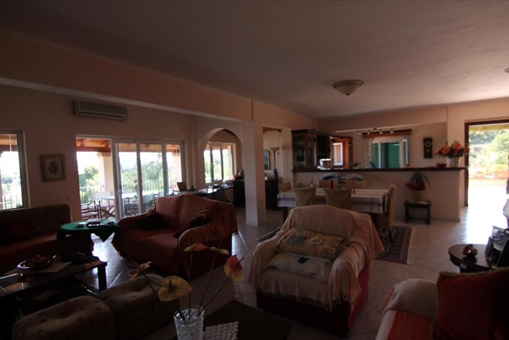 Realty photo 3