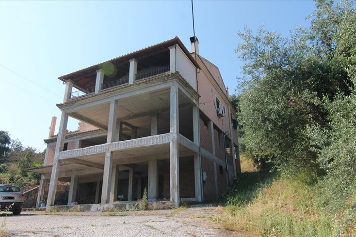 Realty photo 1