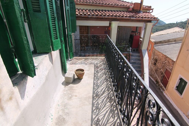 Realty photo 2