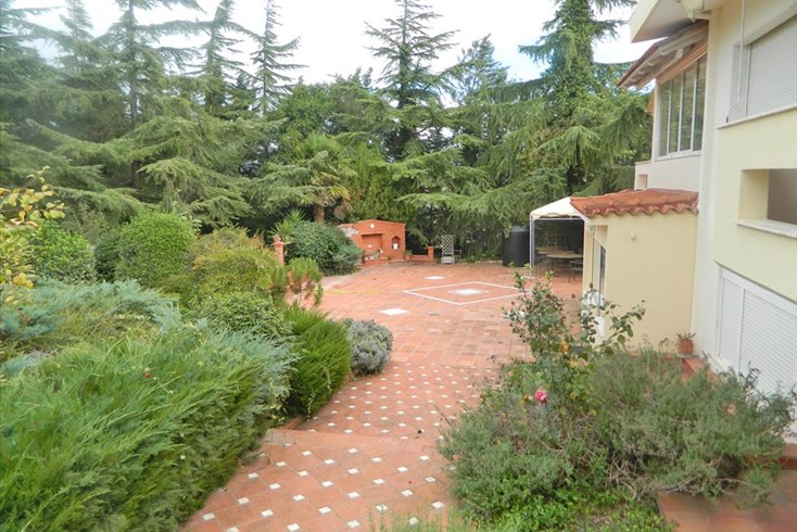 Realty photo 2