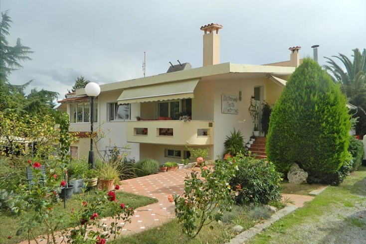 Realty photo 1