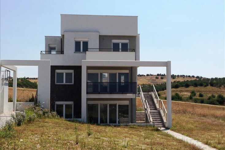 Realty photo 2