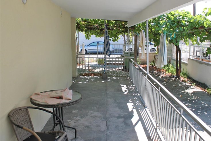 Realty photo 3
