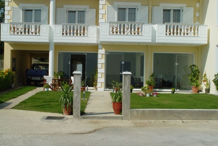 Realty photo 1
