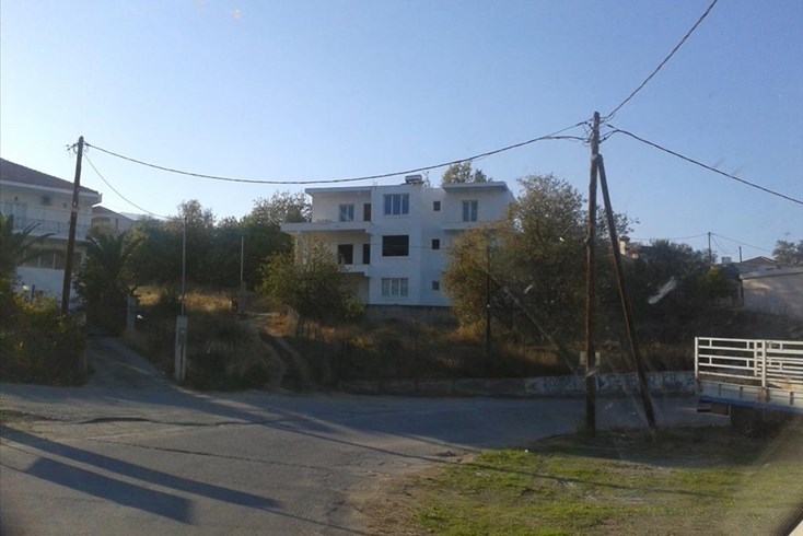 Realty photo 1