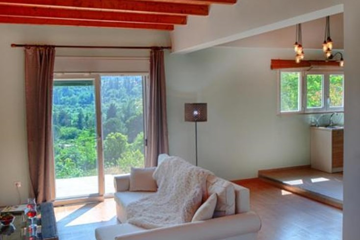 Realty photo 1