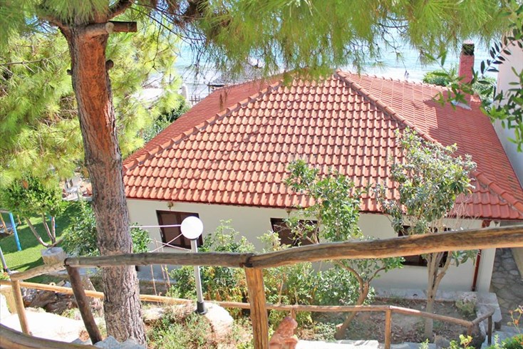 Realty photo 2