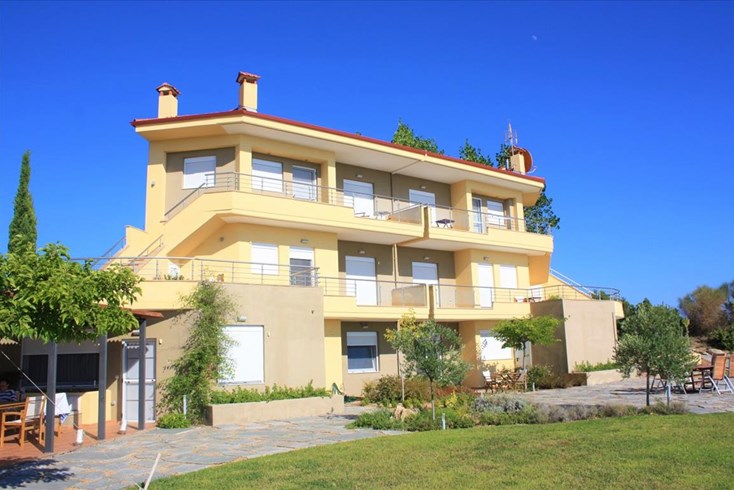 Realty photo 1