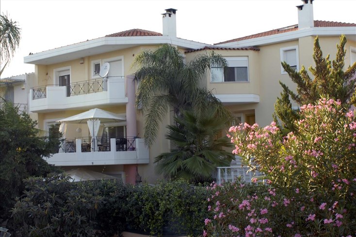 Realty photo 1