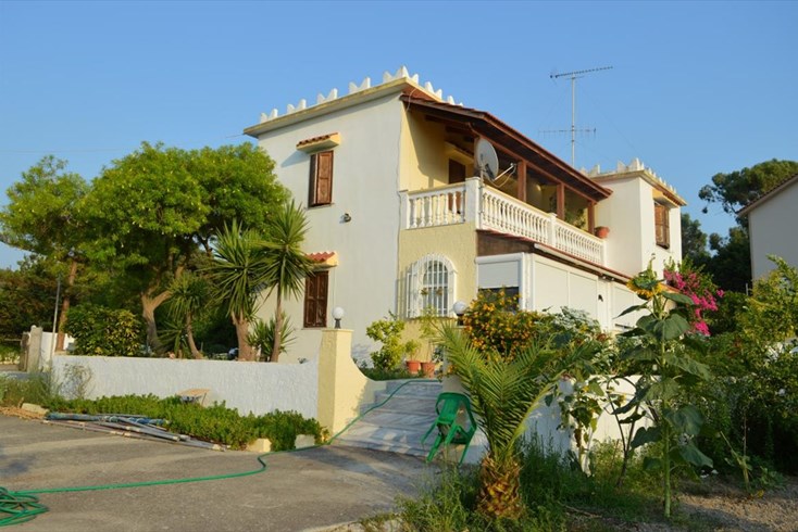 Realty photo 1