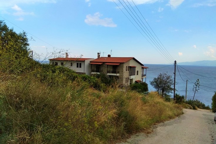Realty photo 1
