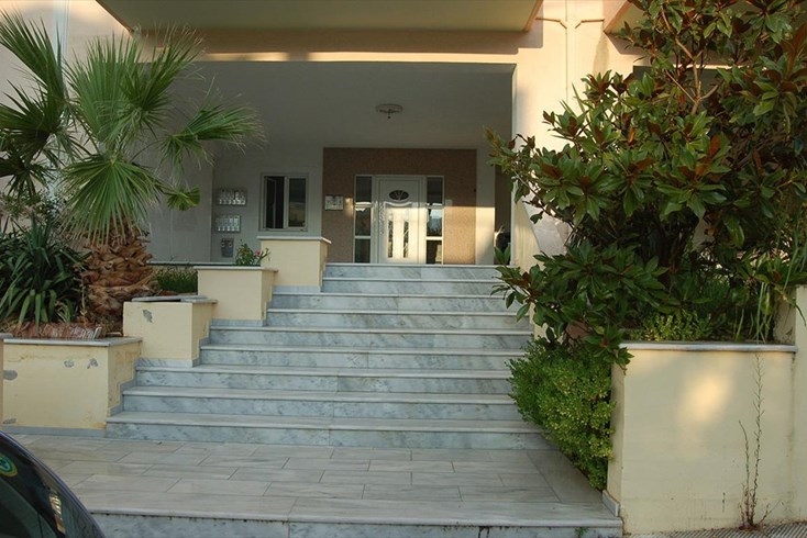 Realty photo 2