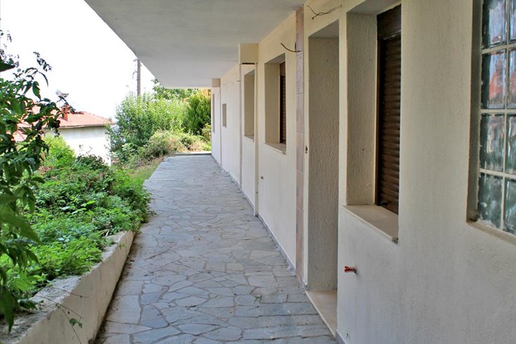 Realty photo 1