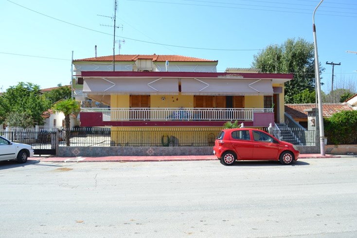 Realty photo 1